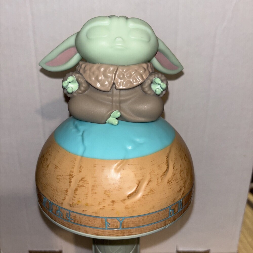 2023 Disney Parks Star Wars Mandalorian Baby Yoda Grogu Light Up Glow Wand